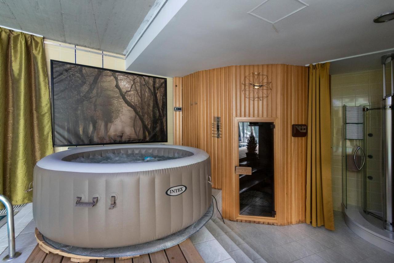 Unique Apartment With Private Pool, Cinema, Spa Prague Exterior photo